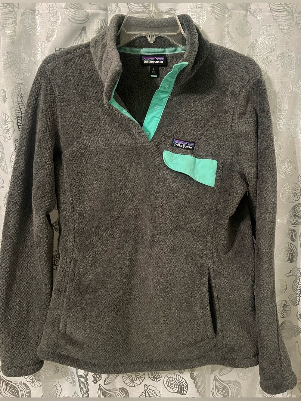 Patagonia Women’s Dark Gray Fleece Pullover with Mint Trim Size Large